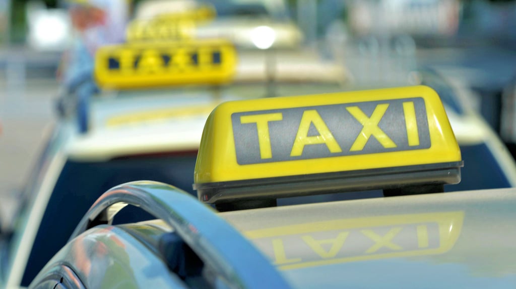Unter der Woche spät abends ein Taxi zu bekommen, ist in Aschersleben schwierig. Das liegt auch am Personalmangel.