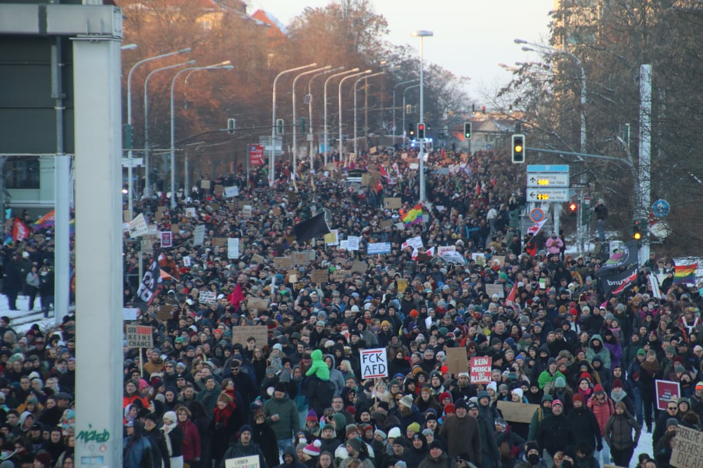 Dicht an dicht: 16.000 Menschen sind am Sonnabend in Halle für Demokratie auf die Straße gegangen.