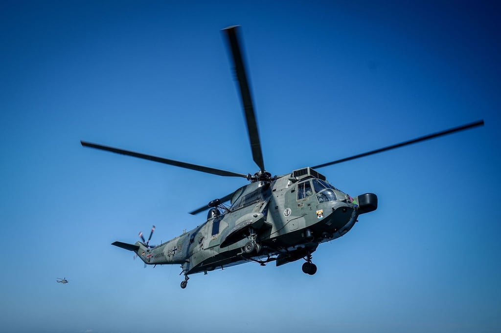 Ein Sea King Mk41-Helikopter bei der Landung.