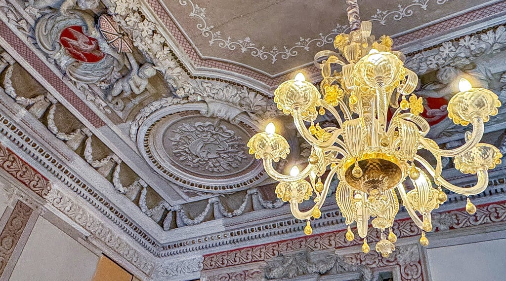 Die Stuckdecke im Gemach von Maria Amalia in Zeitz ist schon jetzt ein Blickfang. Nach ihrer Restaurierung soll sie noch viel schöner wirken.