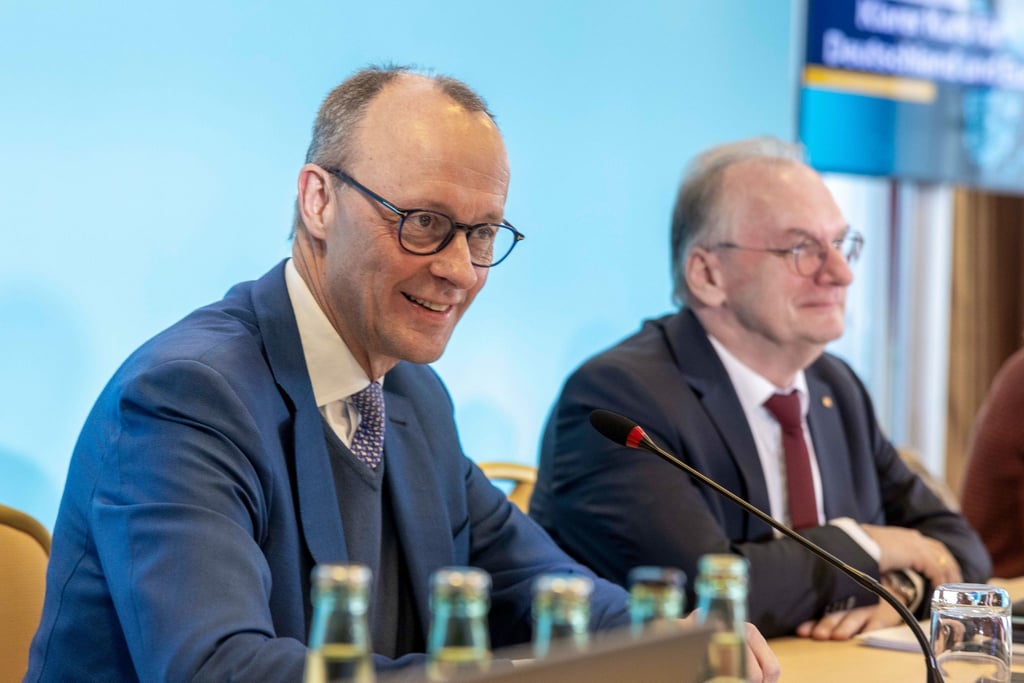 Bundeskanzler Friedrich Merz (CDU) und Reiner Haseloff (CDU), Ministerpräsident des Landes Sachsen-Anhalt, treffen sich heute in Halle.