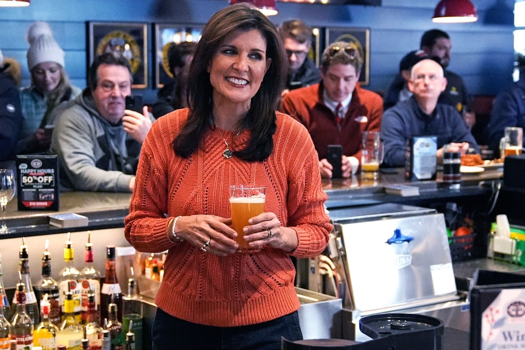 Die 52-jährige Nikki Haley, die als Diplomatin einst Trumps Außenpolitik auf internationaler Bühne zu vertreten hatte, hat aufgeholt und erhofft sich ein starkes Ergebnis.