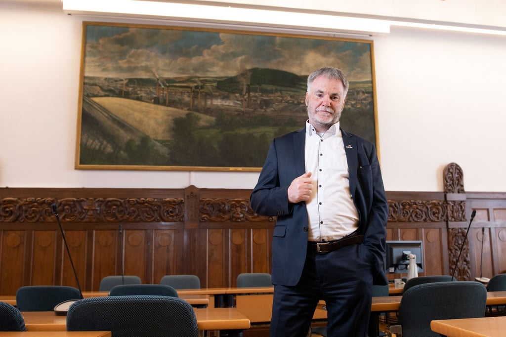 „Ob es nun allen passt oder nicht: Die AfD-Fraktion sitzt demokratisch gewählt im Stadtrat“. Freitals Oberbürgermeister Uwe Rumberg versteht die Aufregung nicht.