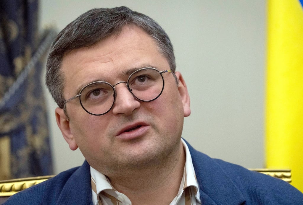 Der ukrainische Außenminister Dmytro Kuleba bemängelt den schleppende Nachschub an Artilleriemunition (Archivbild).