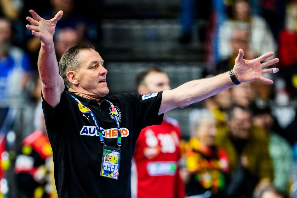 Bundestrainer Alfred Gislason will mit seinen Handballern ins EM-Halbfinale einziehen.