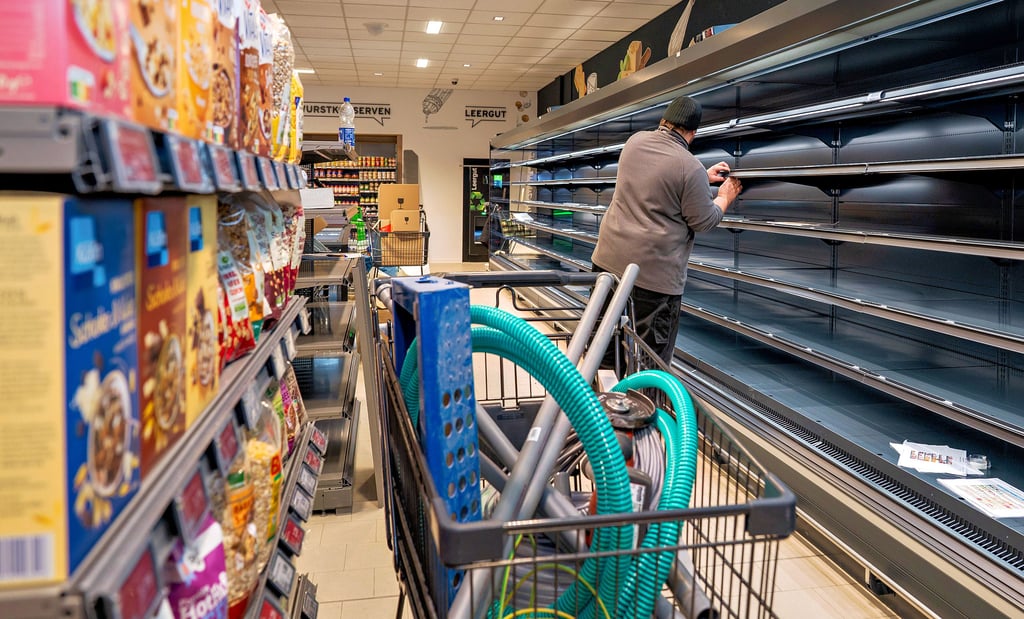 Noch wird im neuen „Cap-Markt“ fleißig gewerkelt. Dass das Kühlregal keine Türen hat, wird aber - zur besseren Erreichbarkeit - so bleiben.