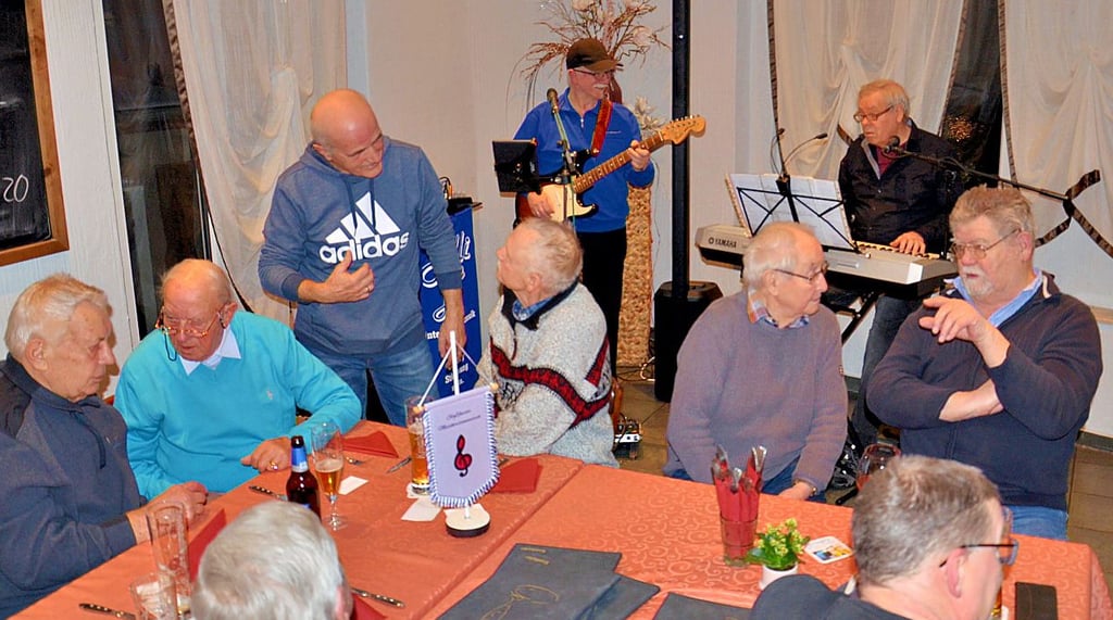 Es gab viel auszutauschen beim wiederbelebten Staßfurter Musikertreff, an dem sich auch Bernburger Musikfreunde beteiligten.