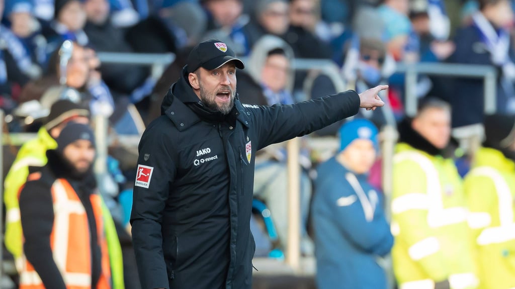Trainer Sebastian Hoeneß erlebte mit dem VfB Stuttgart zuletzt zwei Niederlagen. Am Samstag steht das Duell mit RB Leipzig an.