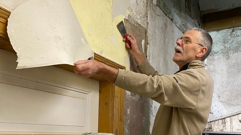 Vize-Vereinschef Andreas Seetge beim Arbeitseinsatz im Kantorat. Vogelsdorf Huy