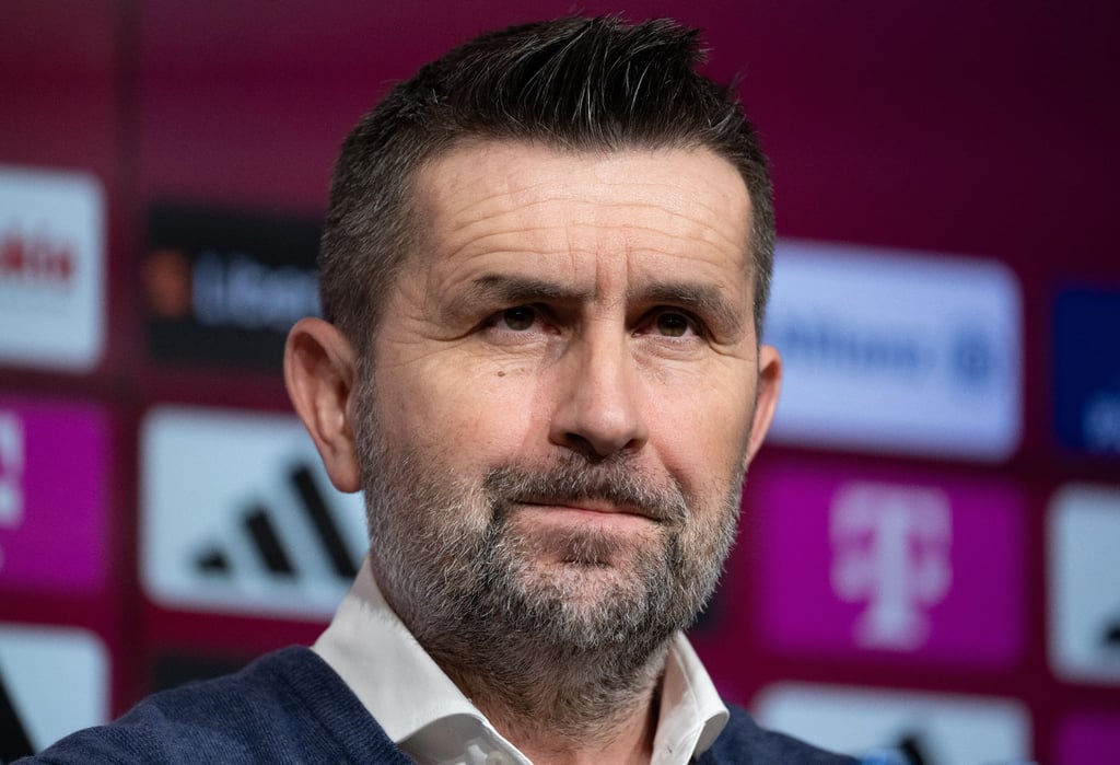 Trainer Nenad Bjelica von Berlin nimmt nach dem Spiel an einer Pressekonferenz teil.