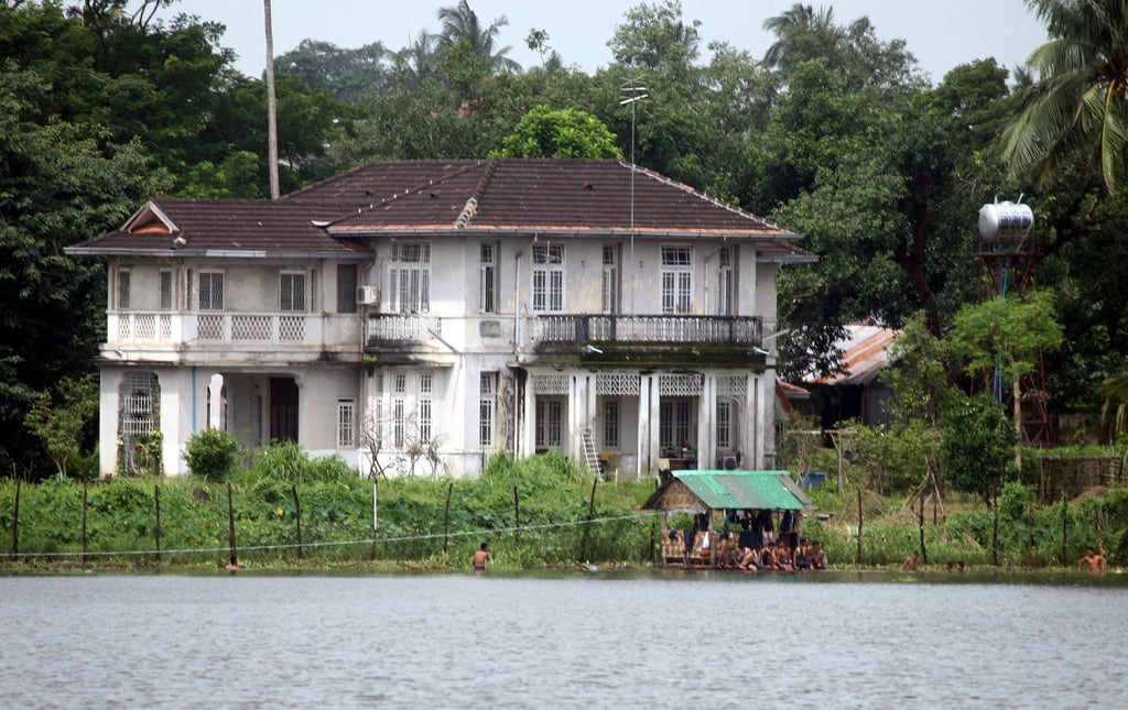 Die Mutter von Aung San Suu Kyi hatte die Villa nach der Ermordung des Vaters, General Aung San, 1947 von Birmas damaliger Regierung erhalten.