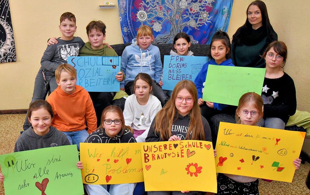 Steht die Schulsozialarbeit in der Grundschule Barby auf der Kippe? 36 Schulen haben sich um Schulsozialarbeit beworben, 30 Stellen jedoch nur können besetzt werden. Barby ist auf Platz 34. Oben rechts Schulzsozialarbeiterin Doreen Döring.