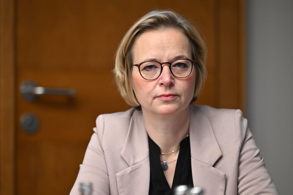 Eisenachs Oberbürgermeisterin Katja Wolf während einer Pressekonferenz.