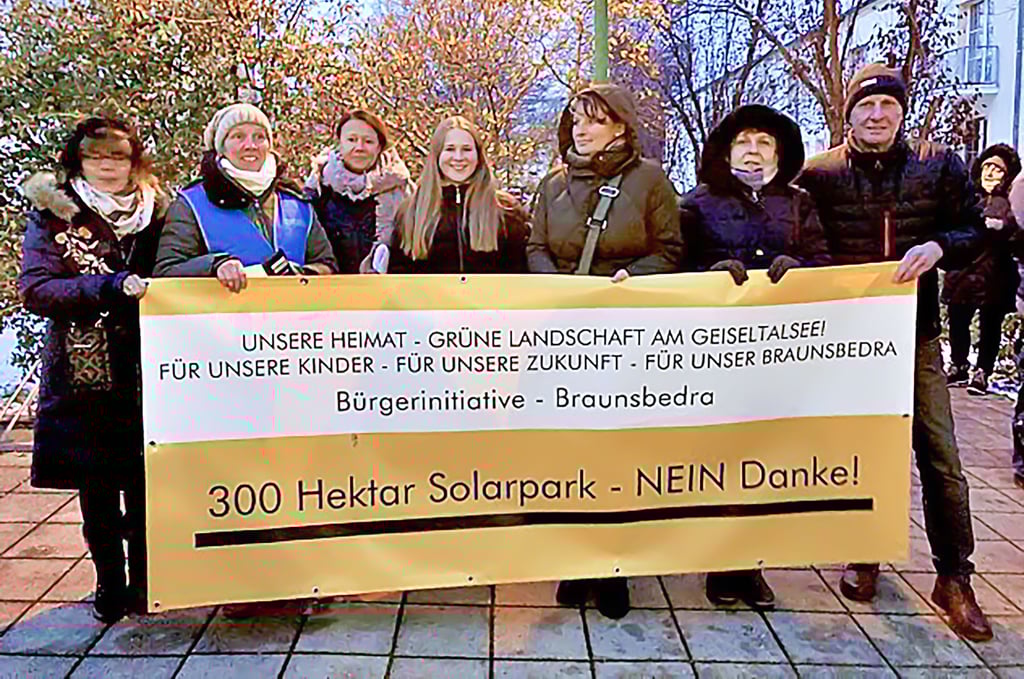 Seit der Gründung der Bürgerinitiative Braunsbedra gab es immer wieder Proteste gegen das Agri-PV-Projekt in Krumpa.