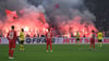 Pyrotechnik brennt im Auswärtsblock von RB Leipzig.