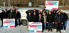 Die Mitarbeiter von Metallbau Herbst machten mit einer Protestaktion ihrem Unmut Luft. 