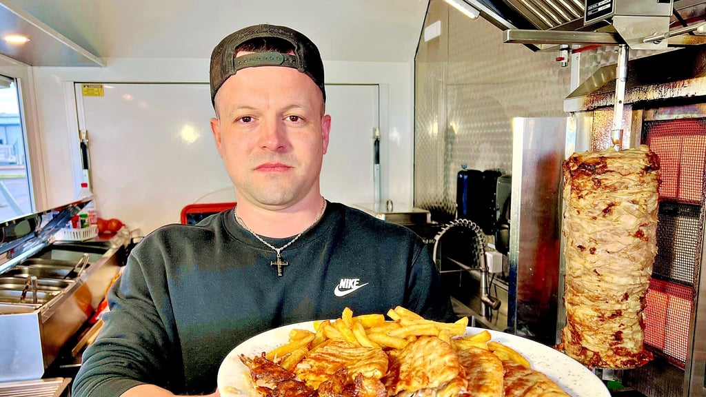 Filippos Chitos hat einen neuen rollenden Imbiss "Greek-Street-Food" eröffnet.