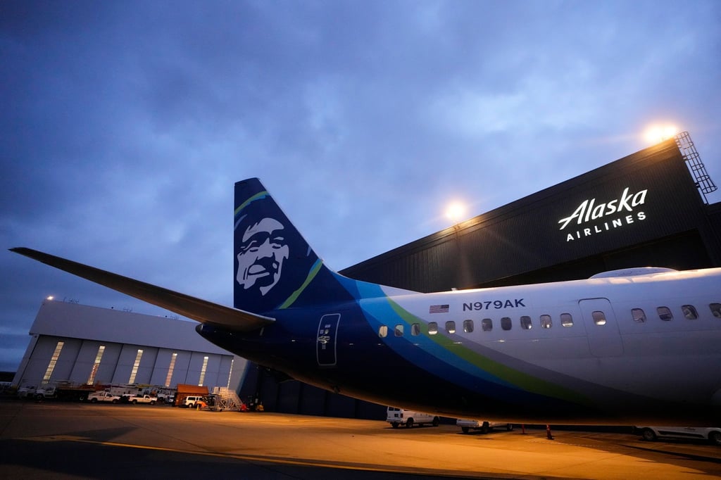 Eine Boeing 737-9 Max von Alaska Airlines wartet auf die Inspektion.