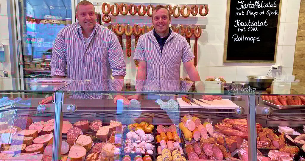Marcel (links) und Manuel Heicke in ihrer Fleischerei in Eilenstedt, einem Familienunternehmen seit fast 100 Jahren.