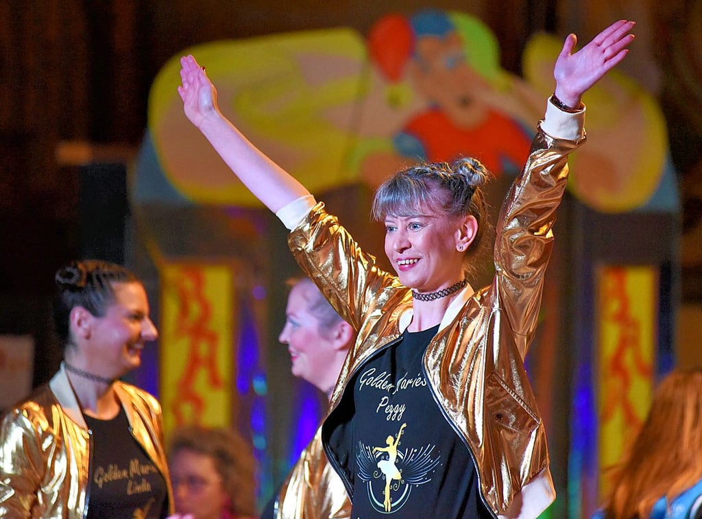 Besonders bei der Mini-Playback-Show der Golden Maries (im Durchschnitt Ü 40!) ging choreographisch-sportlich die Post ab.