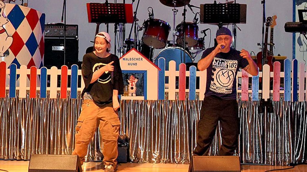 Jana Mühe und Arne Schmidchen starteten als „Kurz & knackig“ durch. Musikalisch haben sie eine Anleihe bei den „Phantastischen Vier“ aufgenommen.