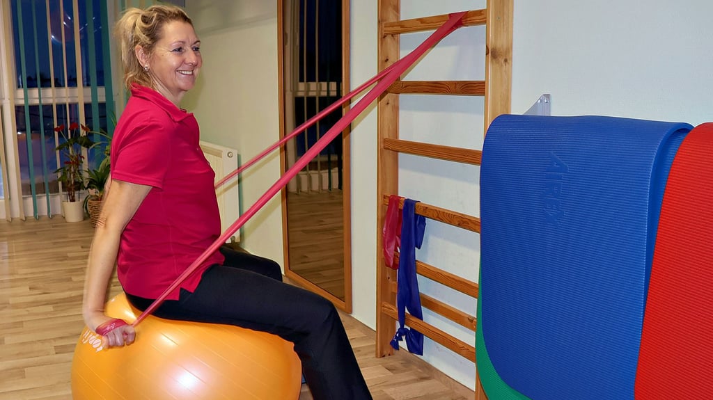 Anke Hein ist Vorsitzende in der Rheuma-Liga in Havelberg und leitet das Funktionstraining. Als Physiotherapeutin kann sie die richtigen Tipps geben.