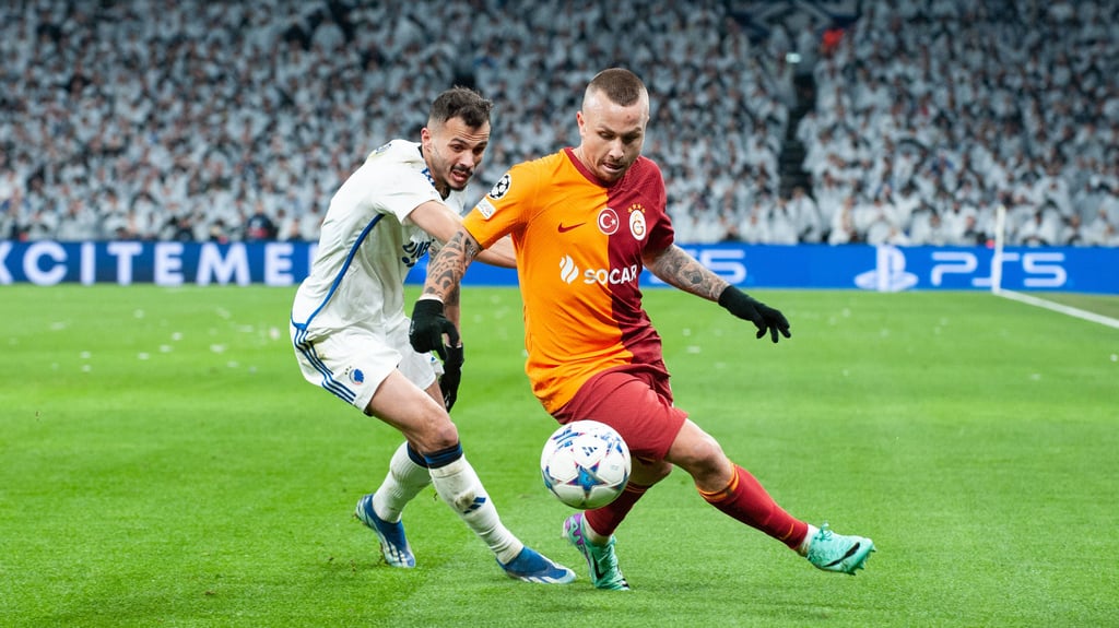Angelino bei seinem letzten Einsatz für Gala am 12. Dezember in der Champions League gegen Kopenhagen.