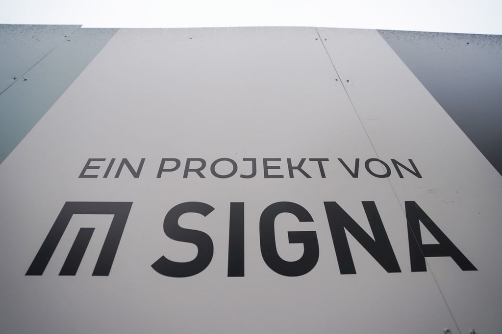 Zur Signa-Gruppe gehören unter anderem der ebenfalls insolvente Warenhauskonzern Galeria Karstadt Kaufhof und das Hochhausprojekt Elbtower in Hamburg.