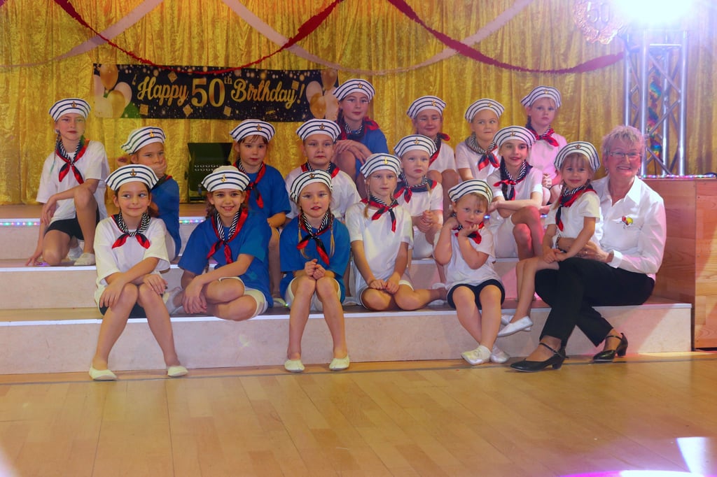 Ihren ersten großen Auftritt hatten die jüngsten „Ehlesternchen“ unter der Leitung  von Sabrina  am Sonnabend. Auch beim Kinderkarneval am Sonntagnachmittag konnten die talentierten Tänzerinnen zeigen, was sie schon alles gelernt haben.