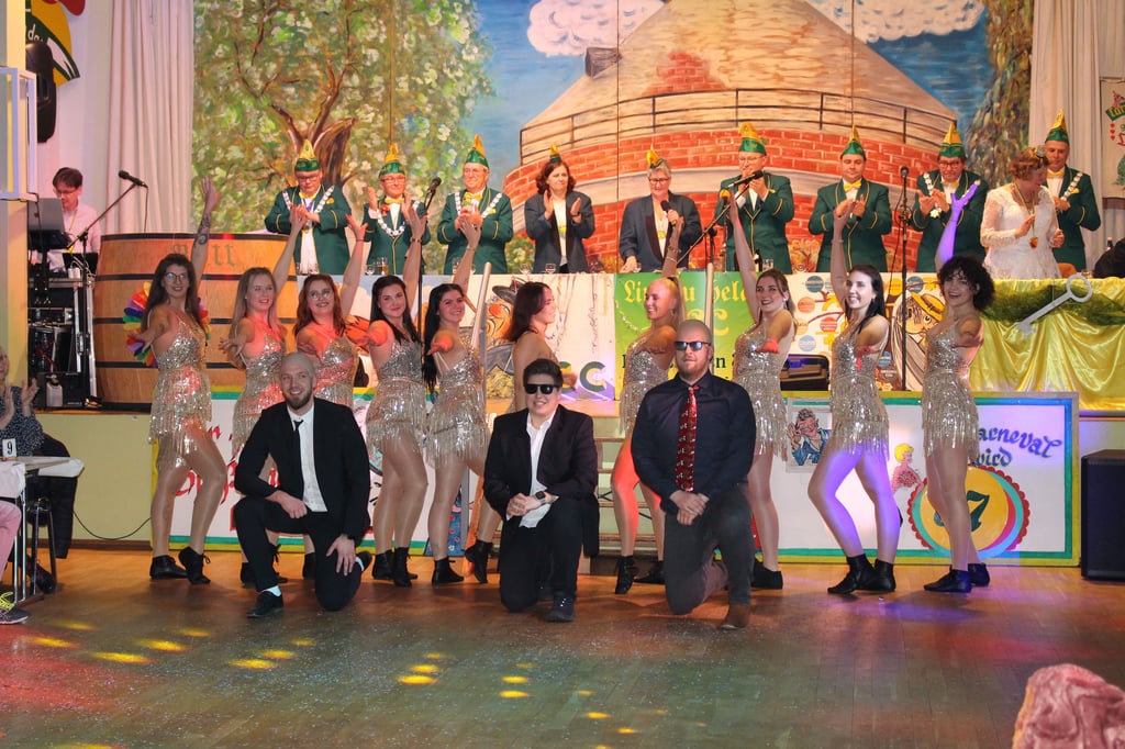 Die Turboschnecken legten wieder eine flotte Sohle aufs Parkett des Lindauer Bürgerhauses. Die glitzernden Girls machten mit ihren Turbo Moves Lust auf heiße Nächte.