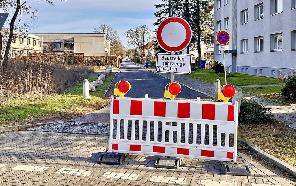 Waldesruh ist dicht und die Busse fahren über den Kiefernweg.