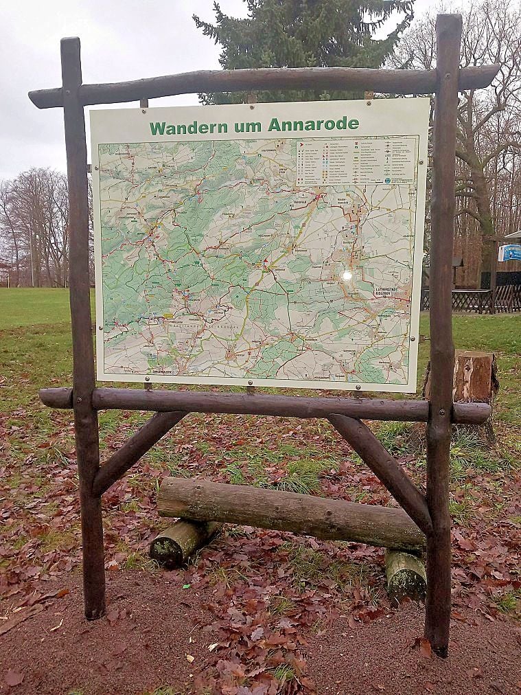 Standort Am Waldcafé: Neue Infotafel Zeigt Wanderwege Rund Um Annarode