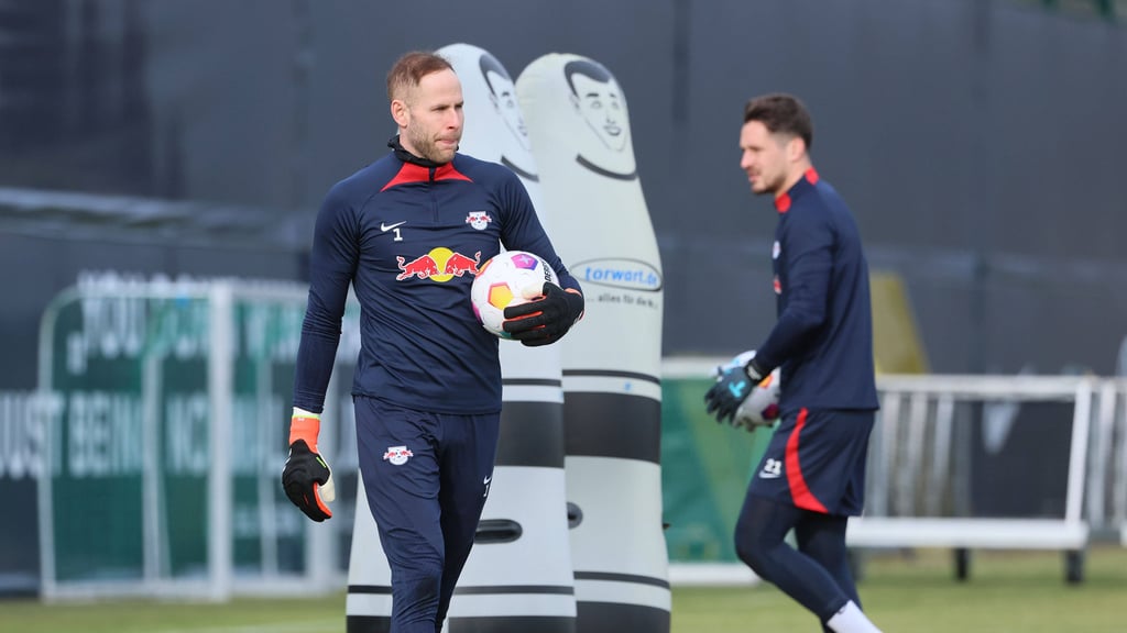 Harter Konkurrenzkampf: Pete Gulacsi gegen Janis Blaswich (von links).