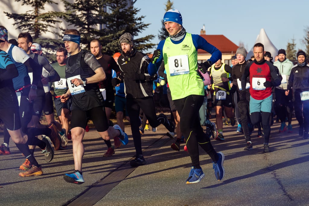 Mehr als 130 Läufer gingen beim zweiten Winter-Crosslauf der LG Rudelsburg Bad Kösen rund um Flemmingen an den Start.