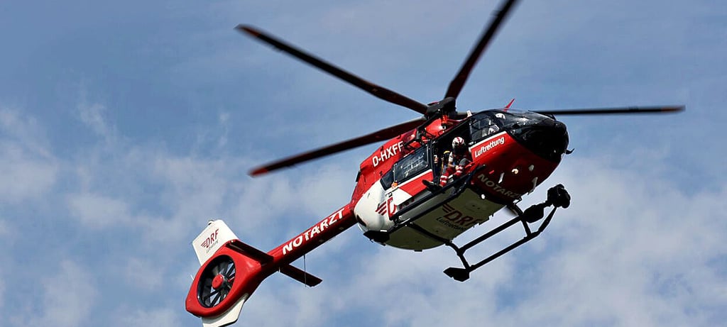 Ein Hubschrauber brachte die verletzte Frau ins Krankenhaus.