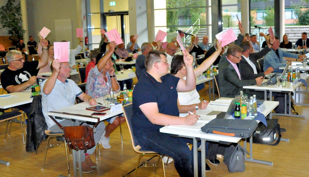 Abstimmungen gehören zur Arbeit des Kreistages. Der neue Kreistag soll sich erstmals am 3. Juli zusammenfinden.