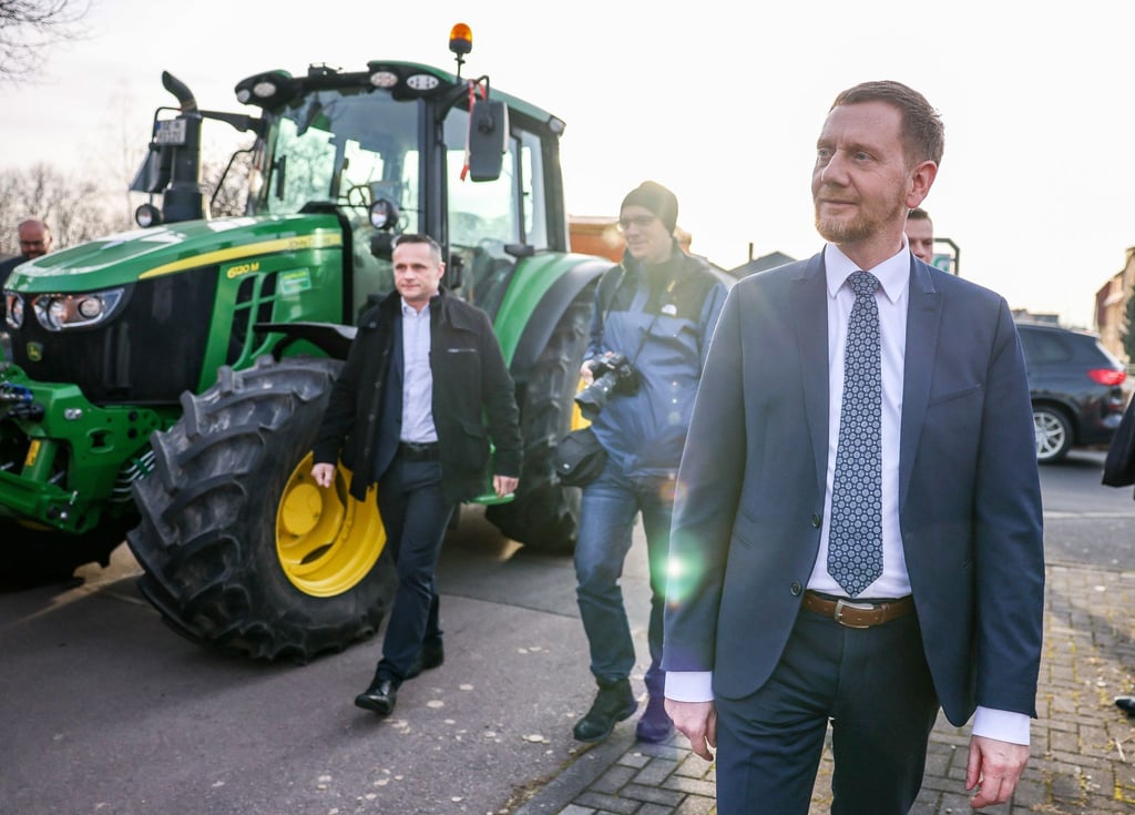 Michael Kretschmer (r, CDU), Ministerpräsident von Sachsen.