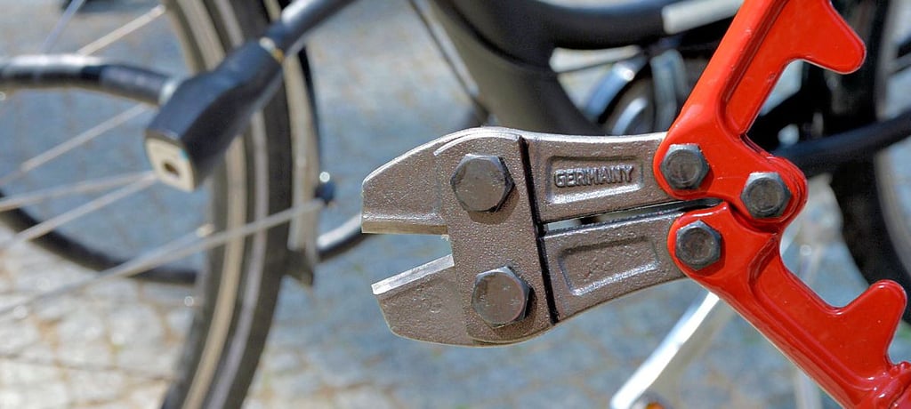 Fahrraddiebe waren im Keller eines Mehrfamilienhauses in Aschersleben unterwegs.