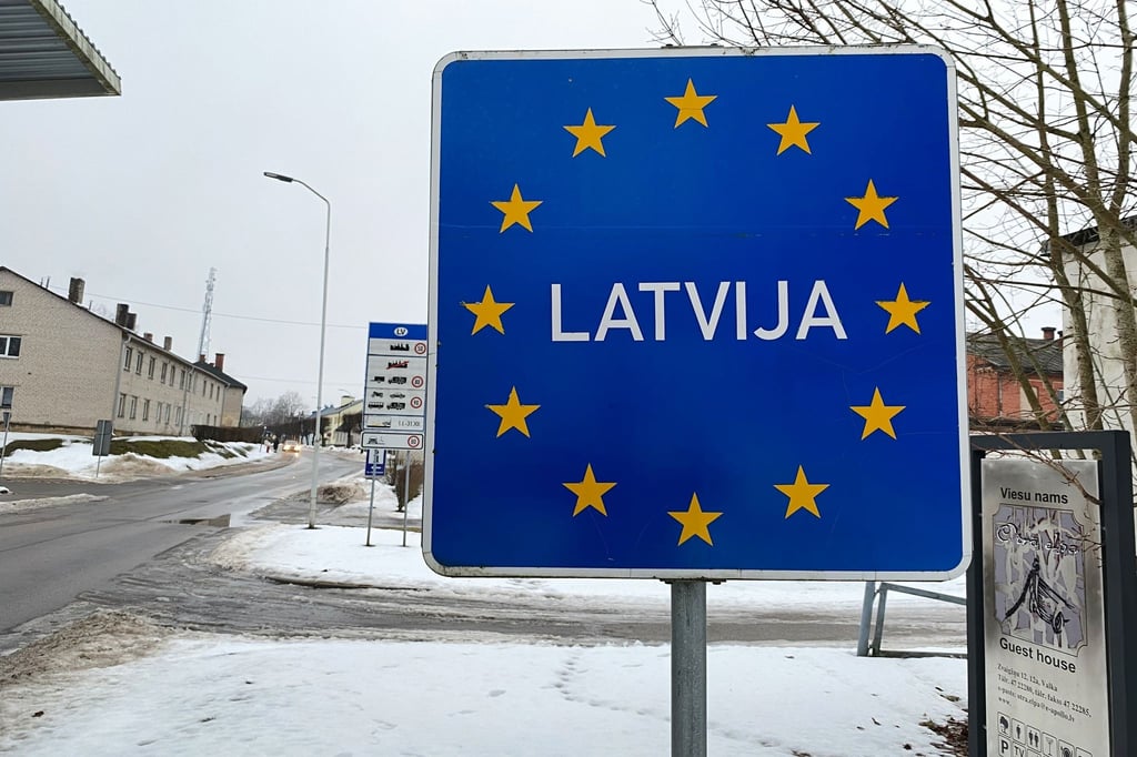 Wer mit russischem Pass legal in Lettland leben will, muss einen dauerhaften Aufenthaltsstatus beantragen.