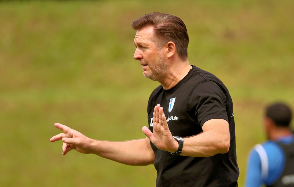 Am Dienstag empfing Trainer Christian Titz sein Team nicht auf dem Platz, sondern ließ es individuell arbeiten.