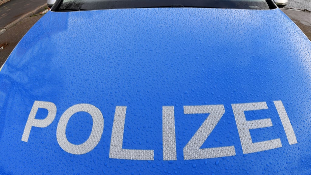 Ein Fahrkartenautomat in Seehausen ist bei einer Sprengung vollständig zerstört worden, so die Polizei.