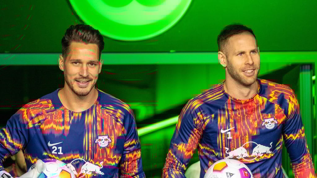 Aktuelle und alte Nummer eins: Janis Blaswich (l.) und Peter Gulacsi.