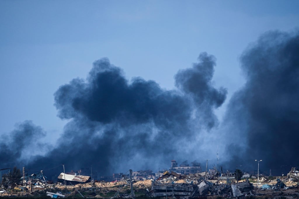 Rauch steigt nach einem israelischen Bombardement im Gazastreifen auf.