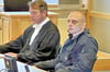 Der Gefangene Stephan Balliet soll sich in seiner Zelle nach dem letzten Prozesstag ein zweites Mal selbst mit der Faust auf das linke Auge geschlagen haben. Er sitzt hier neben seinem Verteidiger Thomas Rutkowski.
