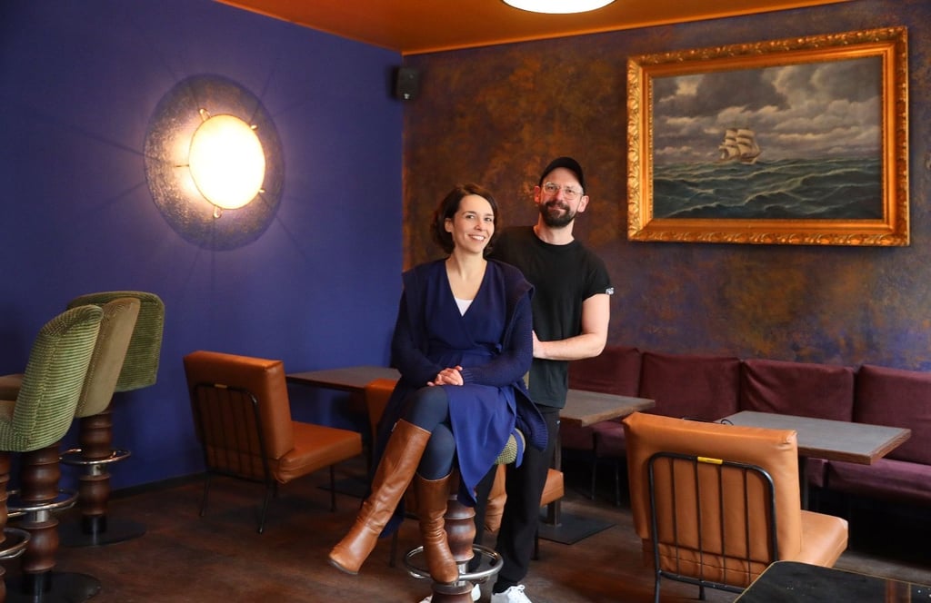 Katharina Markwart und Sascha Kluge sind die neuen Betreiber der ehemaligen „Fliese“ in der Luwu. Das neue Lokal heißt jetzt „Blaue Stunde“.