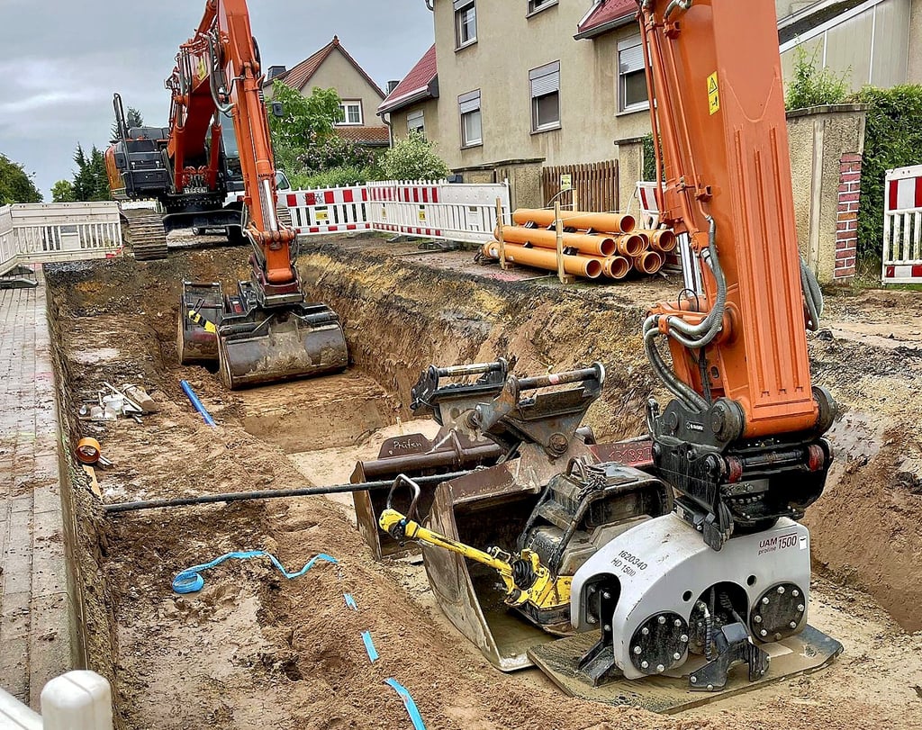Bis in den Herbst hinein sollen die Kanalbauarbeiten in Goldschau, hier ein Foto von den Arbeiten in der Siedlung, noch andauern.