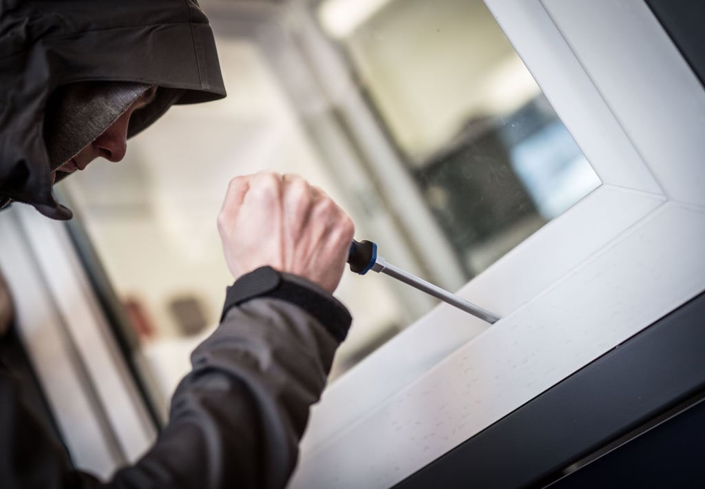 In der Ascherslebener Körtestraße ist am Dienstag in ein Einfamilienhaus eingebrochen worden, nachdem die Bewohnerin das Haus verlassen hat.