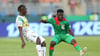 RB-Spieler Amadou Haidara (l.) erwartet Burkina Fasos Ismahila Quedraogo zum Duell beim Afrika-Cup
