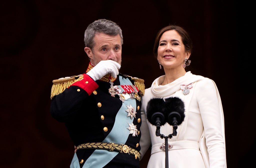 Ein großer emotionaler Moment: König Frederik X. und Königin Mary auf dem Balkon des Schlosses Christiansborg.