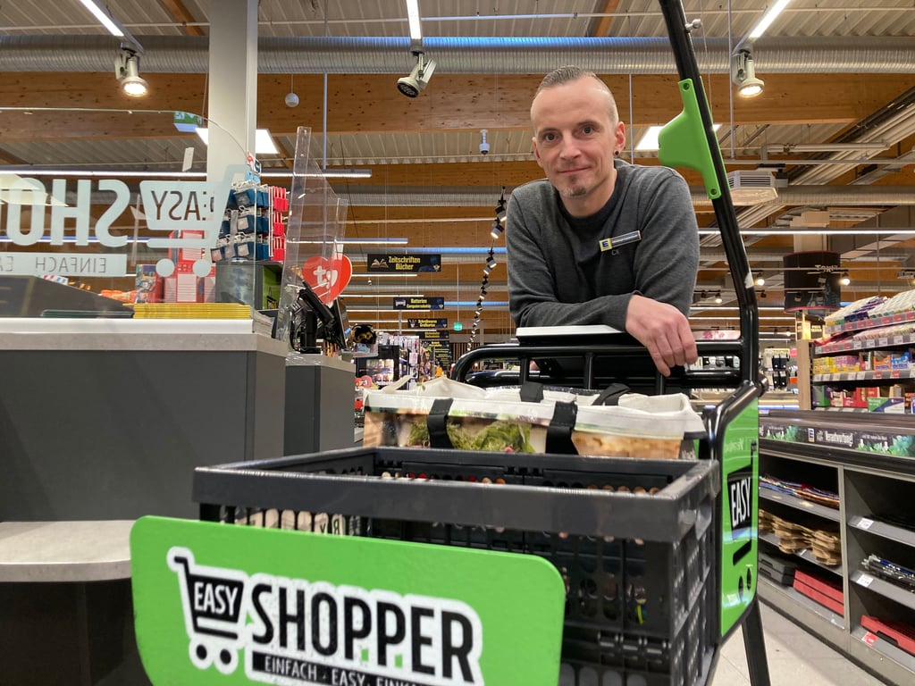 Christoph Lauterbach leitet ein Edeka-Center in Halle, 140 Beschäftigte arbeiten in dem Markt.
